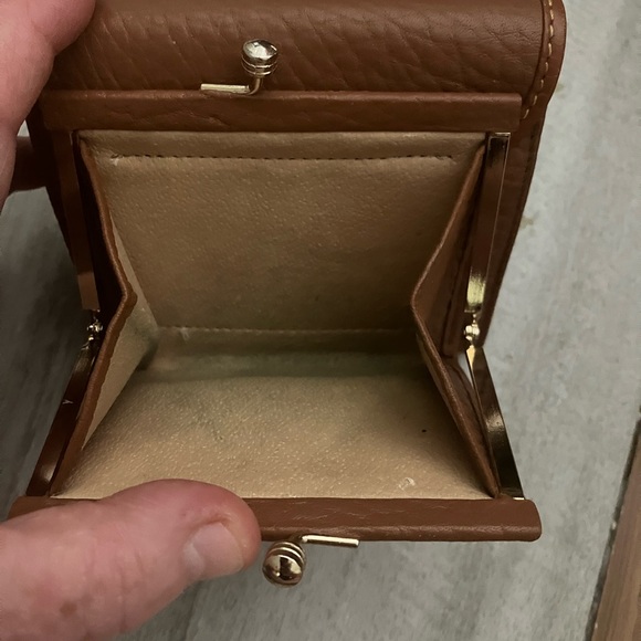 Like new, Dooney & Bourke Saddle Brown Leather Crossbody Bag & wallet. - Picture 6 of 13